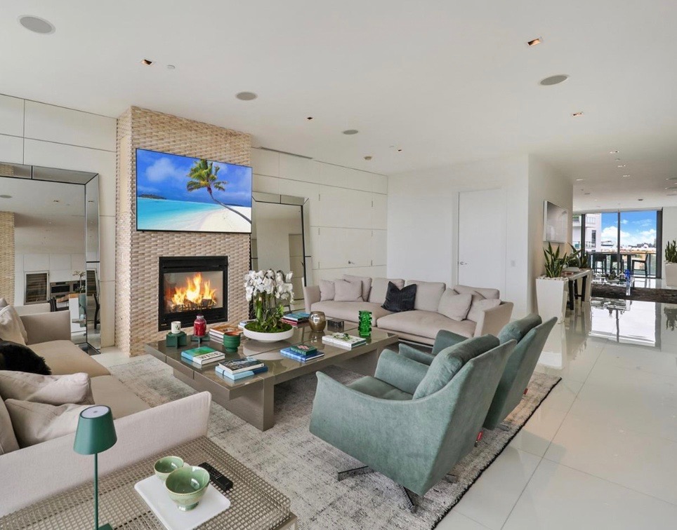 Experience the Pinnacle of Luxurious Living at Apogee South Beach